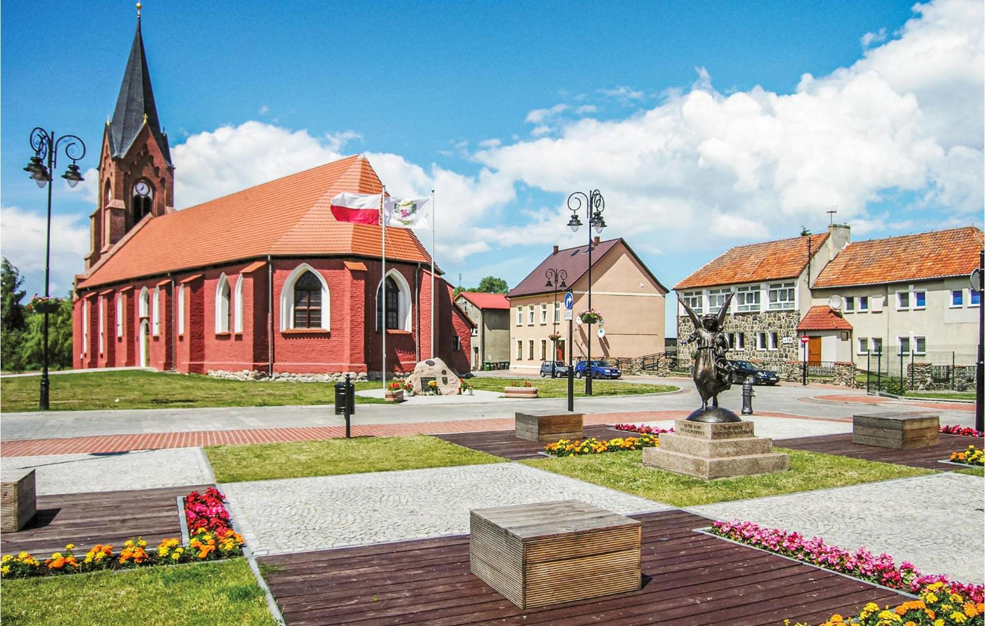 Gorgeous Home In Nowe Warpno With House Sea View Exterior photo