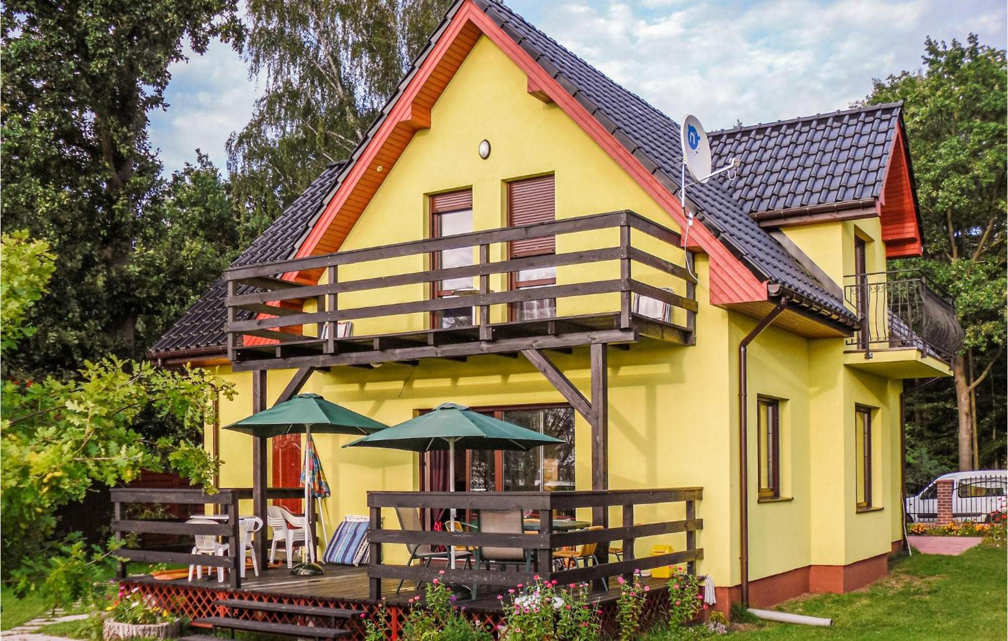 Gorgeous Home In Nowe Warpno With House Sea View Exterior photo
